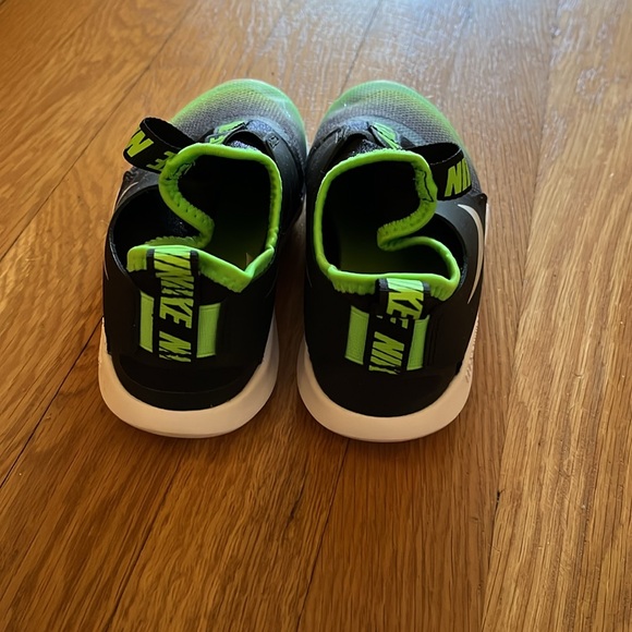 NIB Green and black Nike slip-on little kid size 13c - Picture 4 of 7